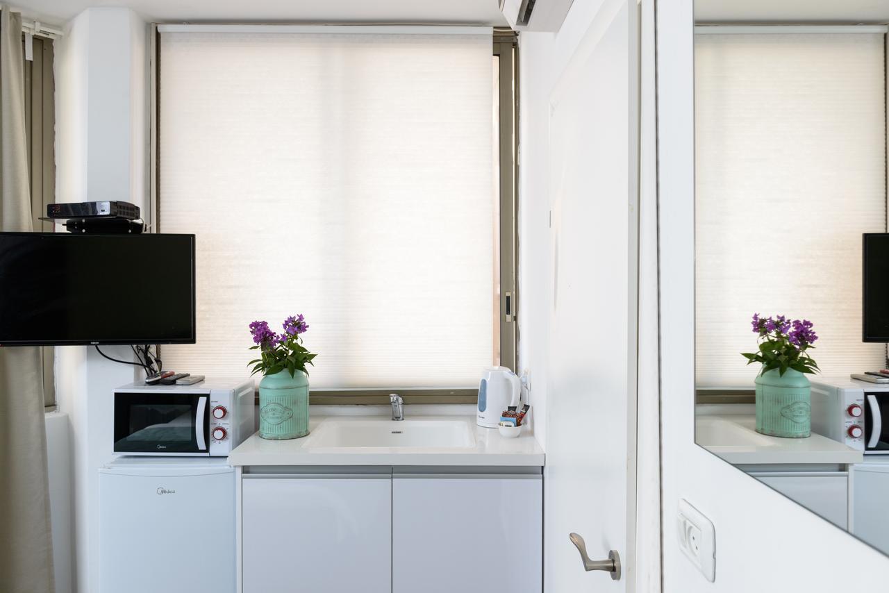 Studio & Apartments On The Beach By Aspentlv Tel Aviv Exteriör bild