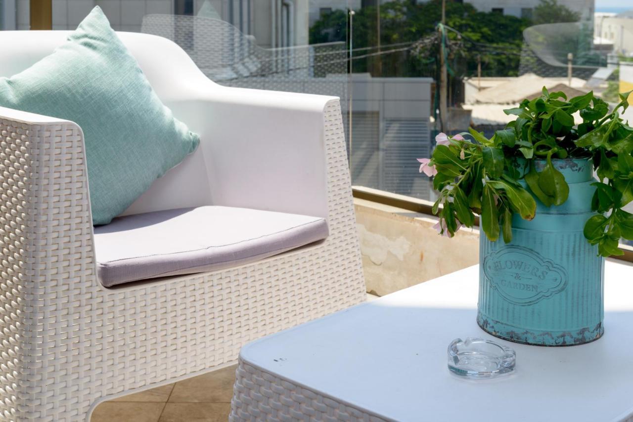 Studio & Apartments On The Beach By Aspentlv Tel Aviv Exteriör bild