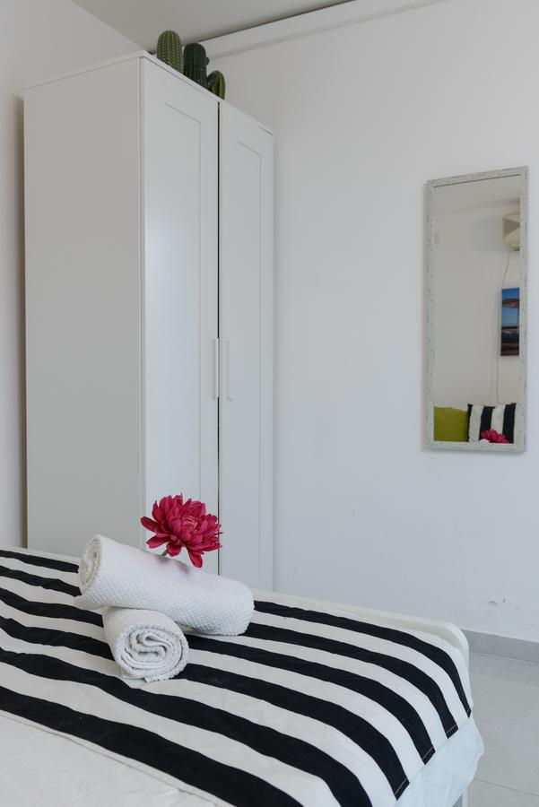 Studio & Apartments On The Beach By Aspentlv Tel Aviv Exteriör bild